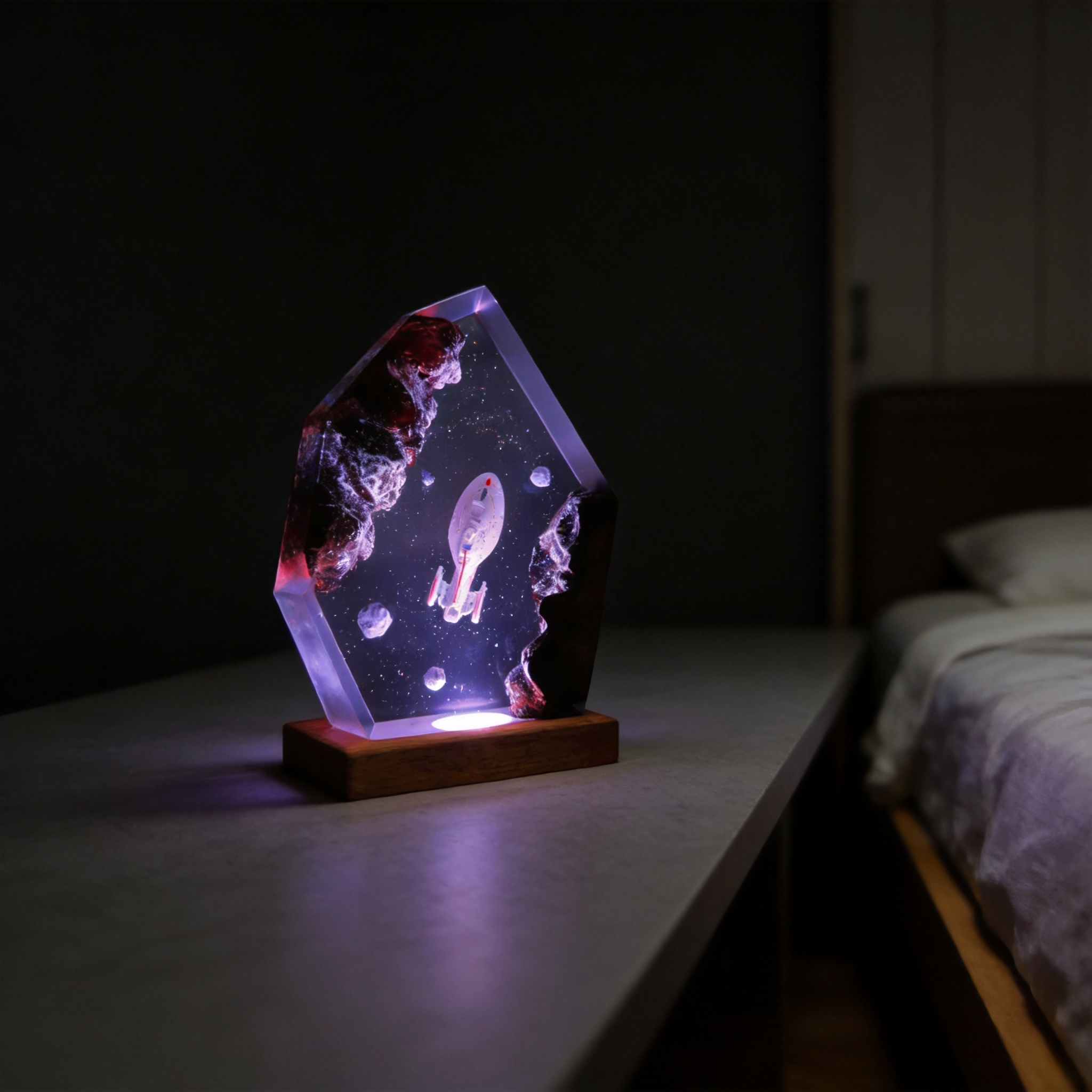 Star Trek Voyager Spock Resin Night Light - Custom Sci-Fi Desk Decor - Vulcan Salute Lamp,Trekkie Gift,