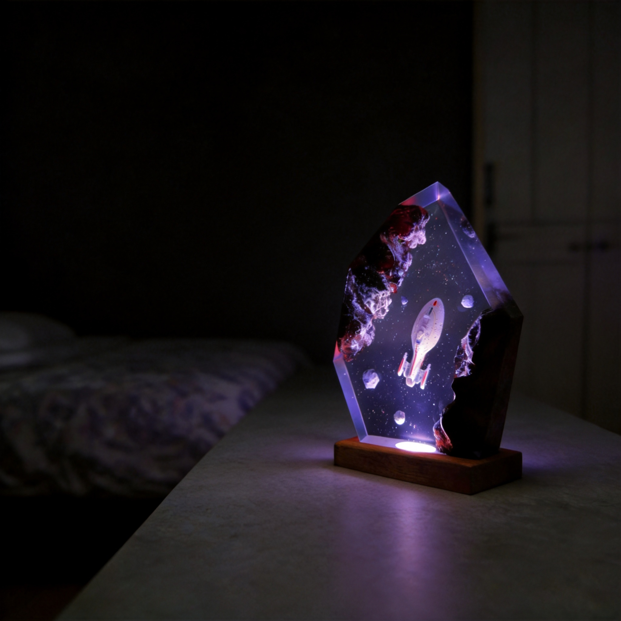 Star Trek Voyager Spock Resin Night Light - Custom Sci-Fi Desk Decor - Vulcan Salute Lamp,Trekkie Gift,
